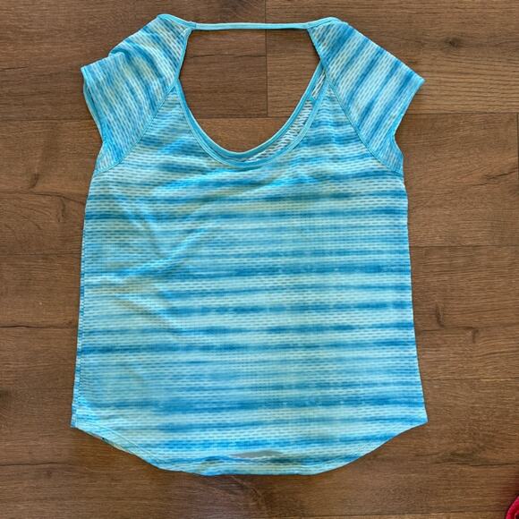 2 UNDER ARMOUR active tank top and shirt - Picture 4 of 7